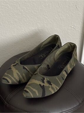 Nanette Lepore Green Camouflage Pointed Toe Flats
